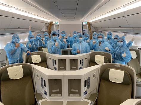 Hundreds Of Vietnam Airlines Flight Attendants Volunteer To Work