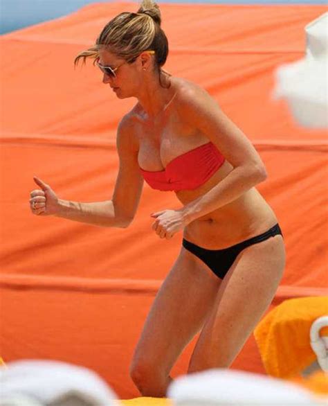 Erin Andrews Show Displays Her Toned Figure In A Red Bikini As She