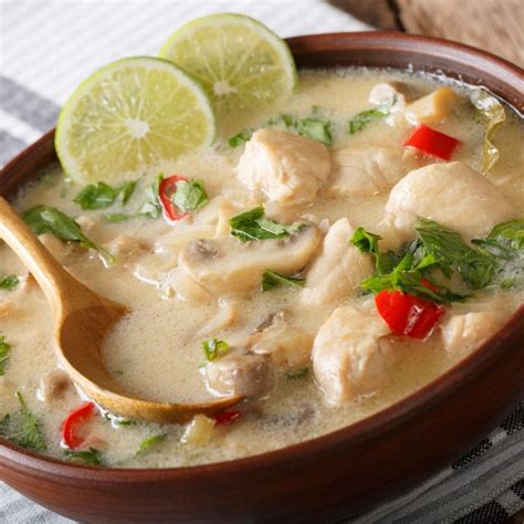 La soupe Tom Kha Khai poulet au lait de coco comme en Thaïlande ITV