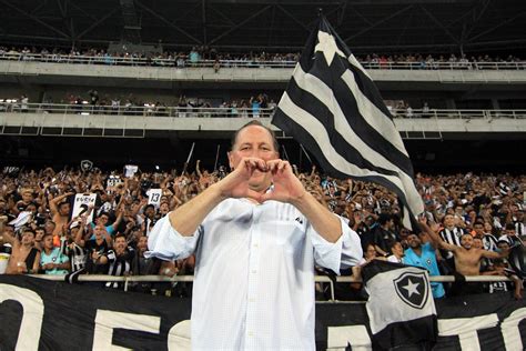 Denílson exalta nova fase do Botafogo e se surpreende atitude de