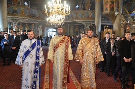 Sfnta Liturghie arhierească n biserica Buna Vestire din Tulcea