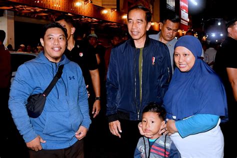 Jelang Pergantian Tahun Baru Jokowi Jalan Jalan Di Pasar Pon Solo Ini