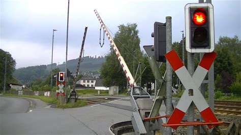 Spoorwegovergang Bestwig D Railroad Crossing Bahn Bergang Youtube