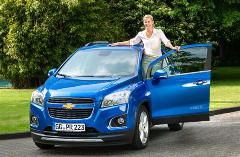 Schauspielerin Valerie Niehaus fährt Chevrolet Trax Fanaticar Magazin