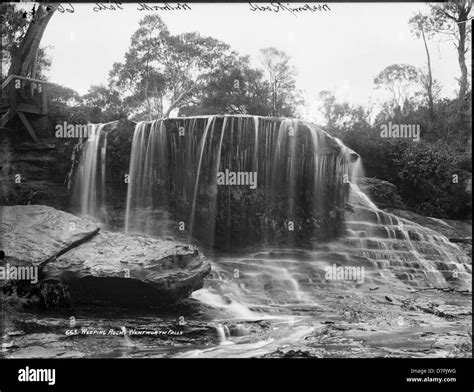 Weeping Rock Wentworth Falls Stock Photo Alamy