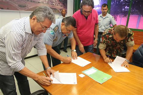 Detran Faz Doa O De Vans Para A Pol Cia Militar Ambiental Portal Do