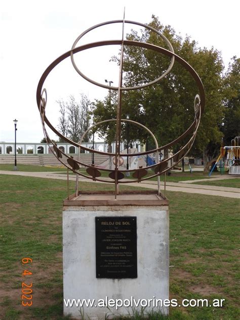 Foto Venado Tuerto Plaza Italia Reloj De Sol Venado Tuerto