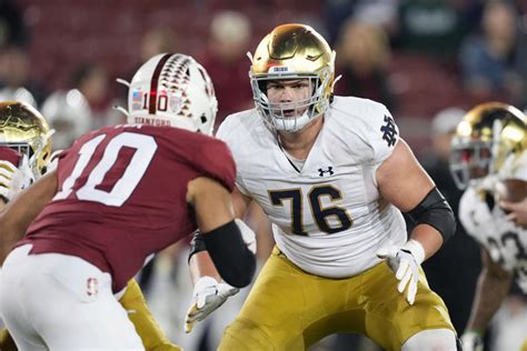 Notre Dame Players Named To Preseason Award Watch Lists Yahoo Sports