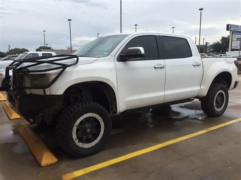 2010 Toyota Tundra Limited Crew Cab Pickup 4 Door 57l For Sale