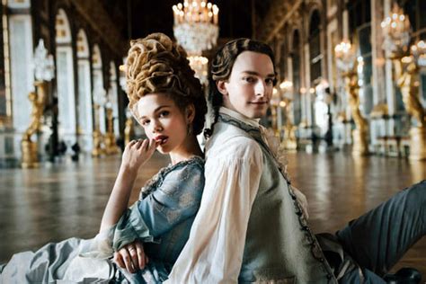 Avis et critiques Marie Antoinette série Canal avec Emilia Schüle