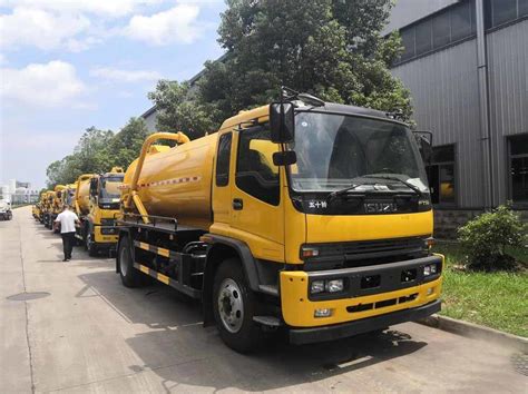 Factory Price China Sinotruk HOWO 4 2 8000liters 8cbm City Street Shaft