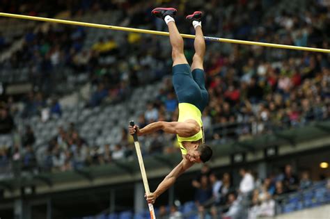 Augusto Dutra é prata no salto vara na Diamond League em Paris