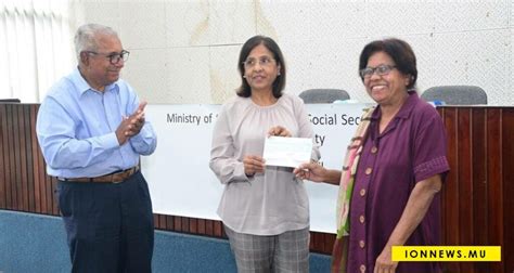 Remise de chèques aux Senior Citizens Associations pour les activités