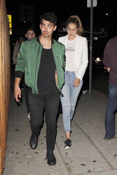 Photo Joe Jonas Et Gigi Hadid Arrivent Au Restaurant De The Nice Guy