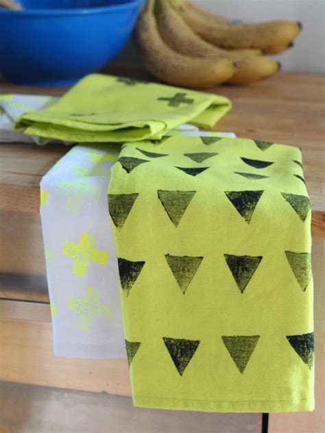 Diy Potato Stamped Kitchen Towels Hgtv