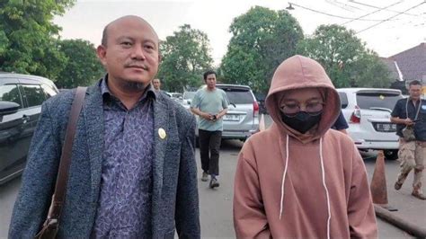 Diperiksa Polisi Lusiana Adik Pegi Setiawan Yakin Kakaknya Di Bandung