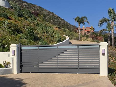 20 Driveway Gate Ideas To Suit Every House Style