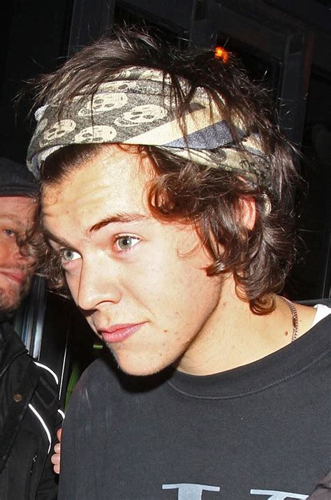 Harry Styles El Unico Hombre Lo Suficientemente Guapo Para Usar Una Bandana En La Cabeza En