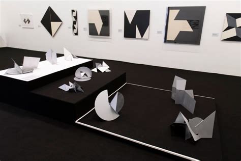 Pinacoteca de São Paulo celebra legado de Lygia Clark em mostra