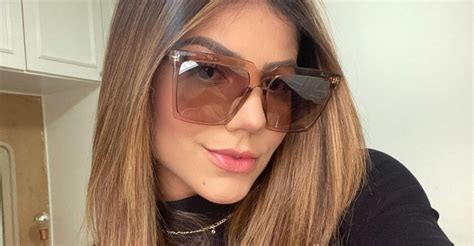 Hariany Almeida Aposta Em Look Amarelo E Faz Sucesso Na Internet