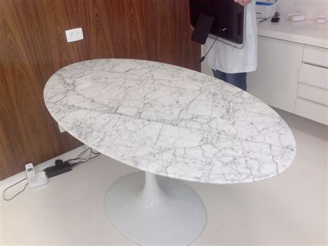 Mesa Saarinen Jantar Saarinen Oval Carrara Italiana