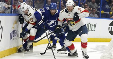 Stamkos Kucherov Lead Lightning Past Panthers 5 1 In Game 3