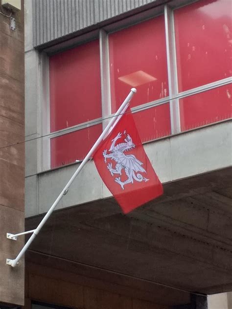 Anglo Saxon flag in Gloucester : r/vexillology