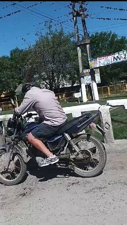 Largas filas de autos y motos para cargar nafta en Famaillá Vídeo