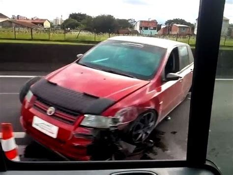 Acidente deixa trânsito lento na Via Dutra em Resende Sul do Rio e