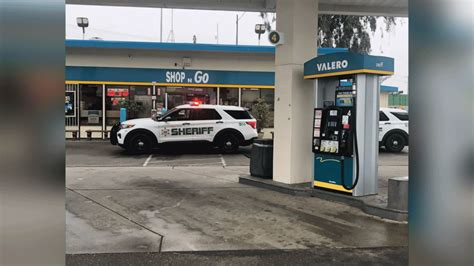 Deputies Searching For Suspects Who Robbed Gas Station In Kingsburg