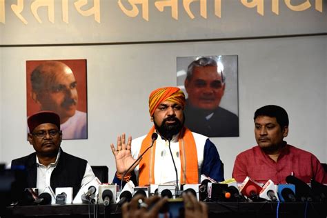 Jdu National President Lalan Singh With State President Umesh Singh Kushwaha And Others During A