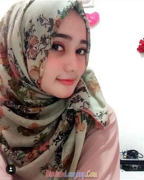 42 Foto Cewek Cantik Berjilbab Pas Banget Di Jadiin Istri