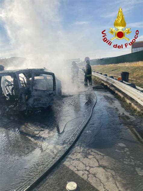 Incendio Di Un Auto Nei Pressi Del Casello Di Villanova D Asti Dell