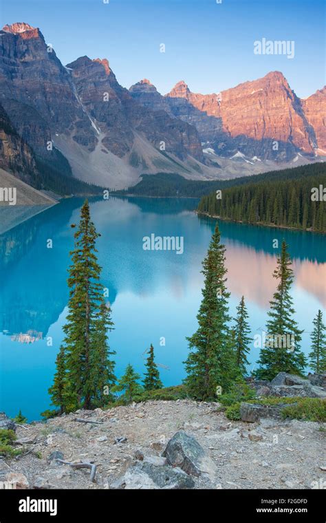 Lac Moraine Glaciaire Dans La Vallée Des Dix Pics Banff National Park