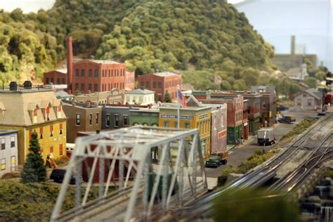 Holiday Train Show At Western Pa Model Railroad Museum Takes Viewers Into Past North Hills Pa