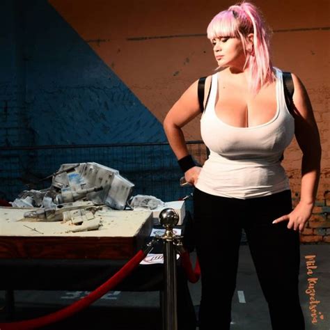 Mila Kuznetsova Sexy And Slighty Nude Collection Over Pics