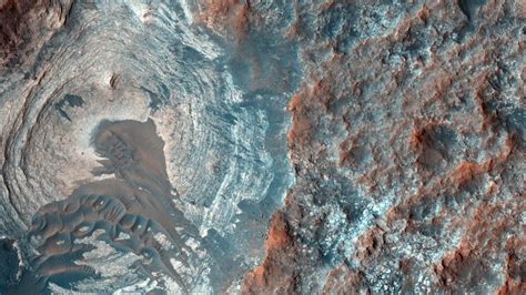 Nasa Discovers Evidence Of Liquid Briny Water Flowing On Mars Euronews