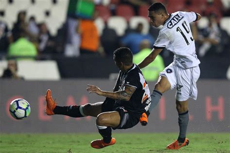 Botafogo x Vasco veja as prováveis escalações e quem apita