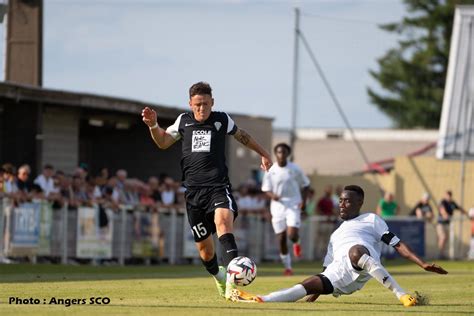 Angers S Incline Encore Brest Accroche La Juve Clauss Frappe D Entr E