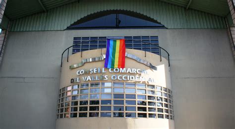 La Bandera De L Arc De Sant Mart Llueix A La Fa Ana Del Consell En El