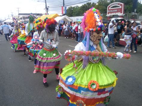 Diablos De Espejos Se Lucen En El Desfile Del 10 De Noviembre En Juan