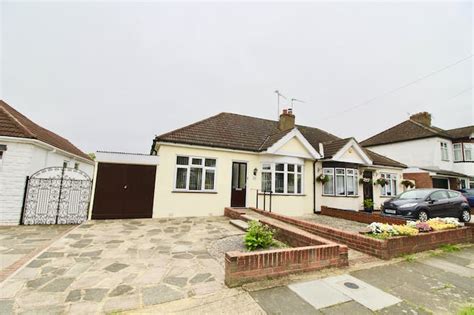 2 Bedroom Semi Detached Bungalow For Sale In Heather Gardens Romford