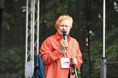 Presidentti Tarja Halonen On Huomannut Suomalaisten K Ytt Ytymisen