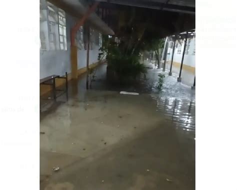 Lluvia Intensa Genera Aniegos En Hospital Regional Y En 17 Viviendas De