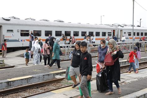 Jumlah Pengguna Ka Di Stasiun Purwakarta Saat Lebaran Meningkat