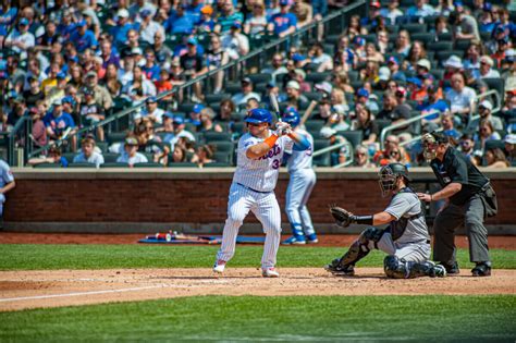 Vogelbach’s mistake exacerbates Mets’ struggles.