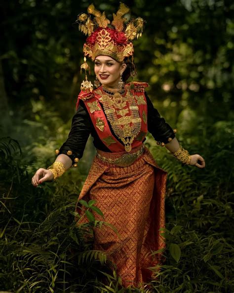 Melanau Traditional Costume | Traditional outfits, Fashion, Royal outfits