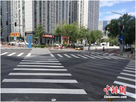 过马路可斜穿！北京首个全向十字路口亮相石景山石景山行人路口新浪新闻