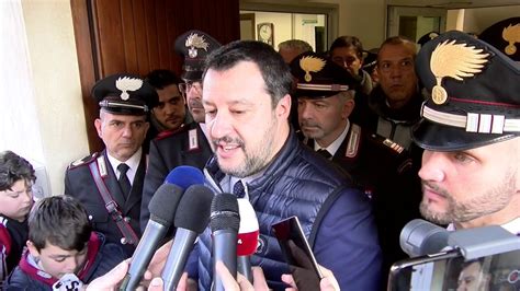 MATTEO SALVINI RENDE OMAGGIO CARABINIERI VIDEO 2 YouTube