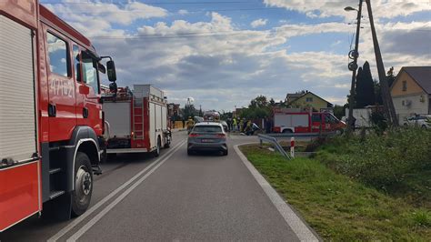 Sandomierz Zderzenie Dw Ch Aut Na Skrzy Owaniu W Winiarach Starych